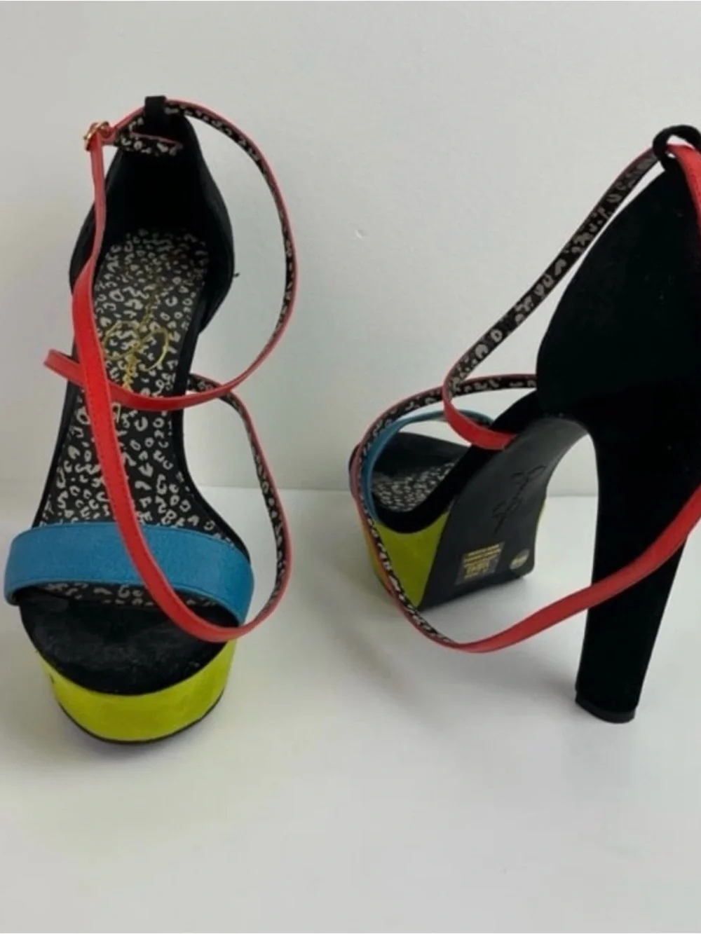 Jessica Simpson gently used